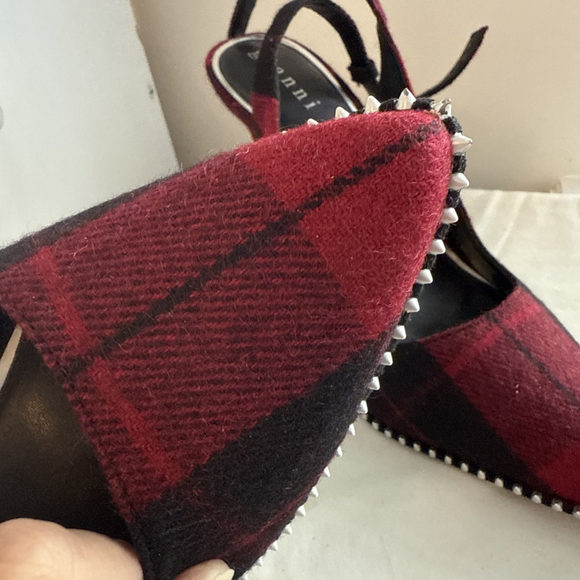 Gianni Bini Women's Flannel Plaid Ankle Strap Pumps, Size 8.5m, Metal Points - Picture 5 of 6